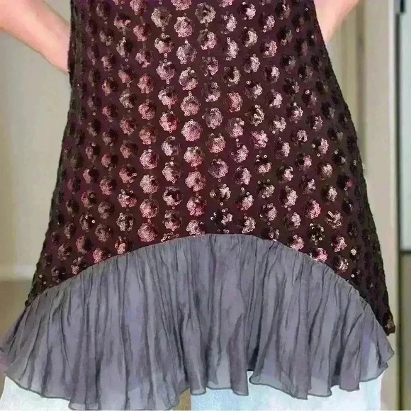 Unique elongated sequence top from a European luxury brand - Picture 10 of 13